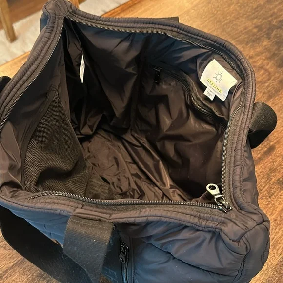 Offline by Aerie Quilted Bag - Picture 5 of 10